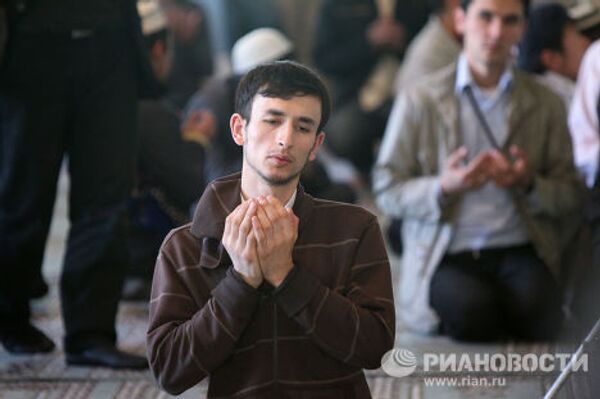 Празднование окончания священного месяца Рамадан в Москве