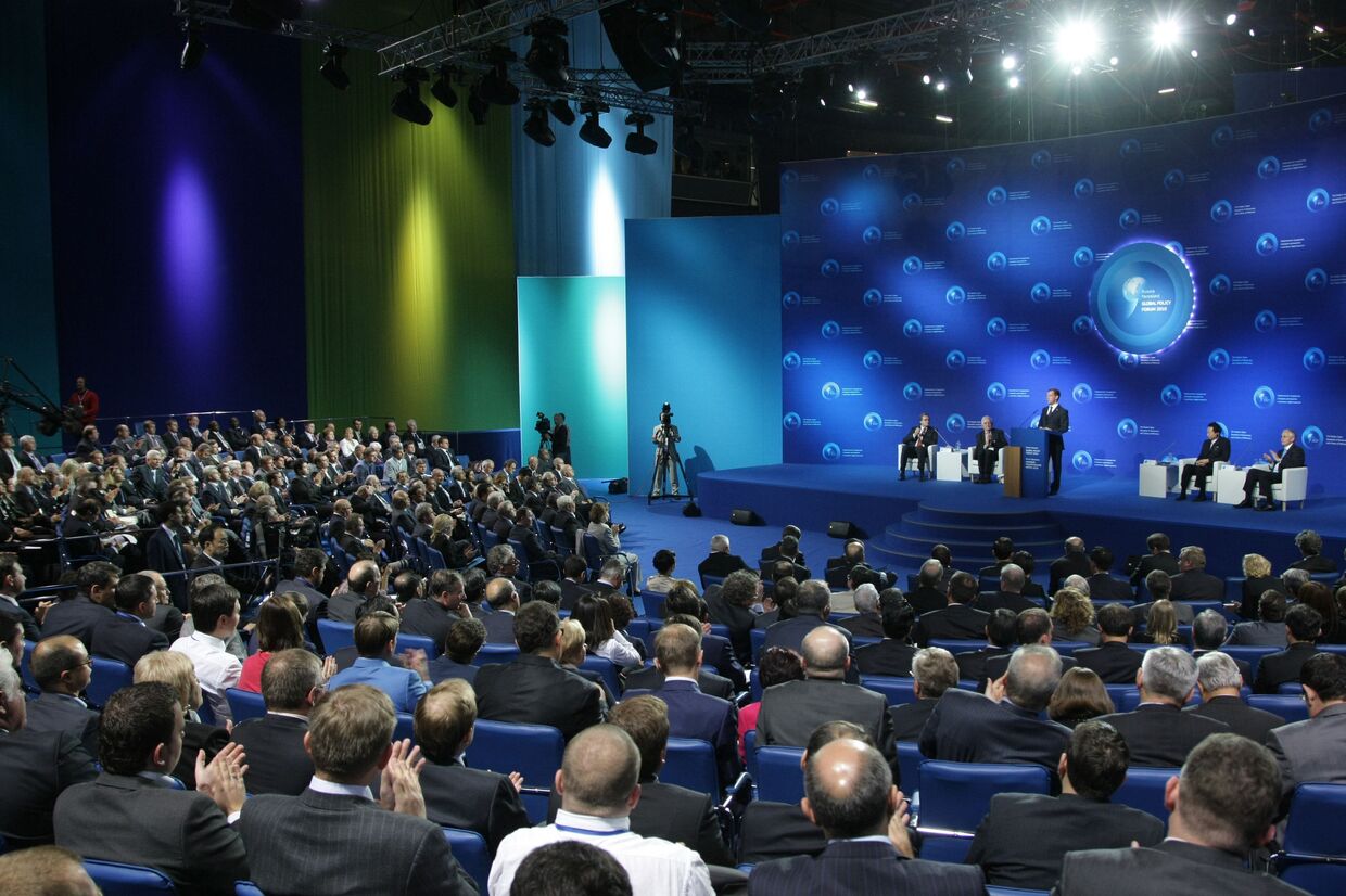 Президент РФ Д.Медведев принял участие в заседании мирового политического форума в Ярославле