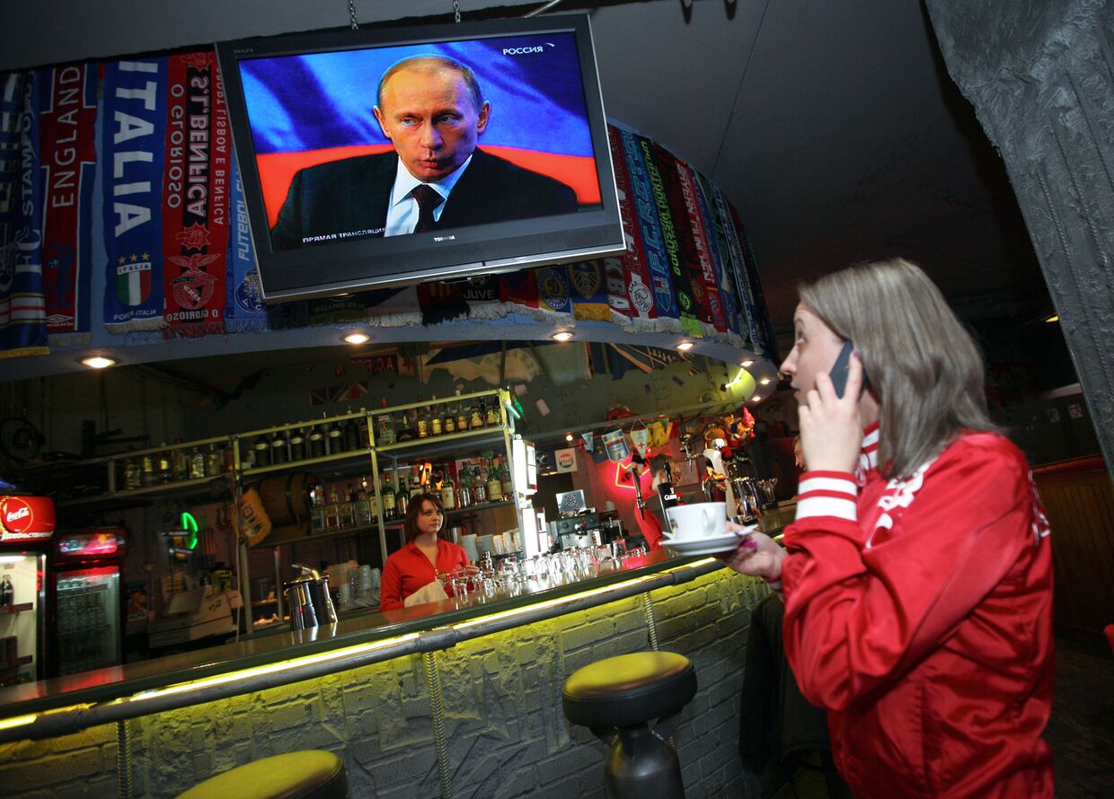 Трансляция прямой линии с премьер-министром РФ Владимиром Путиным