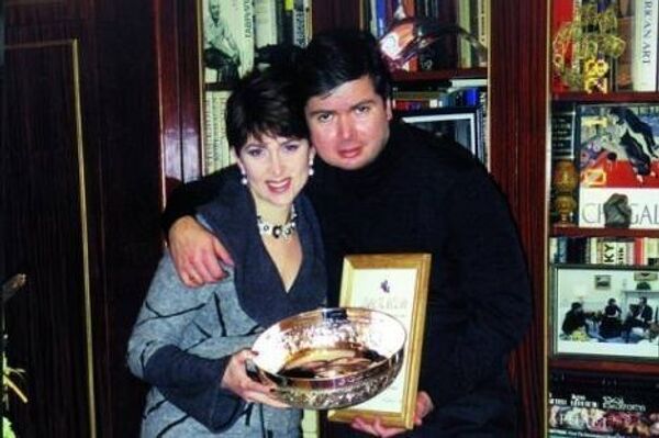 Артем Боровик с женой после вручения премии Лучшему главному редактору 1999 года
