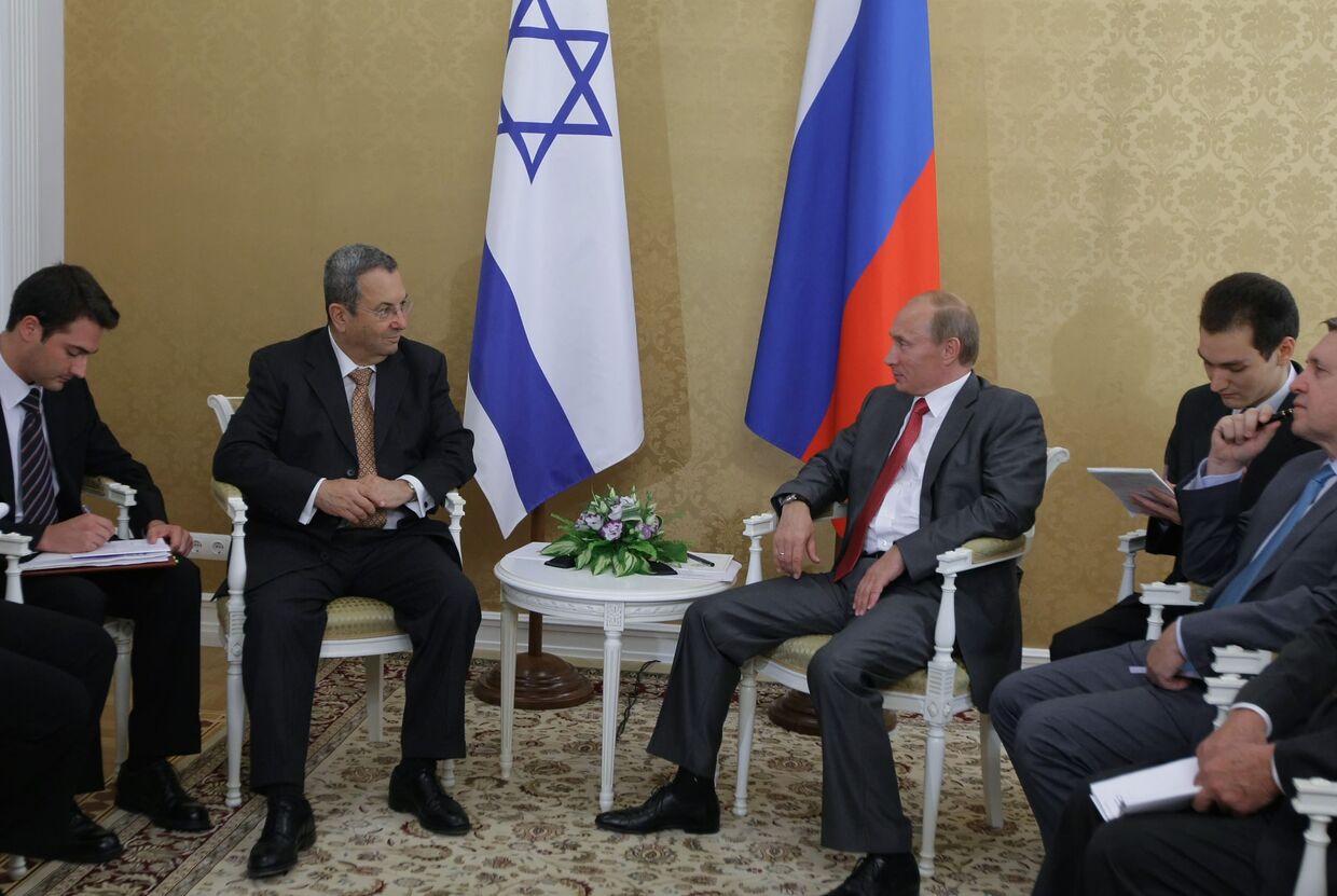 Премьер-министр РФ Владимир Путин встретился с министром обороны Израиля