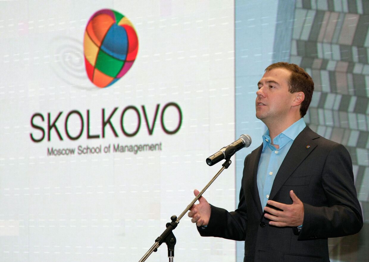 Президент РФ Дмитрий Медведев посетил московскую школу управления Сколково