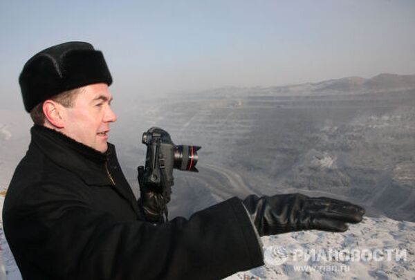 Президент РФ Дмитрий Медведев посетил угольный разрез Кедровский