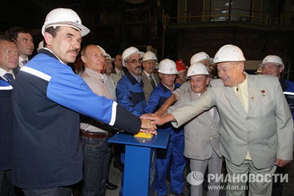Премьер-министр РФ Владимир Путин посетил ОАО Челябинский металлургический комбинат