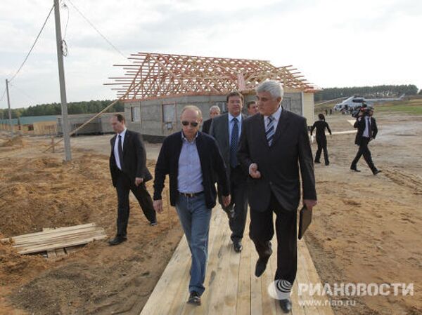 Премьер-министр РФ Владимир Путин посетил деревню Иватино