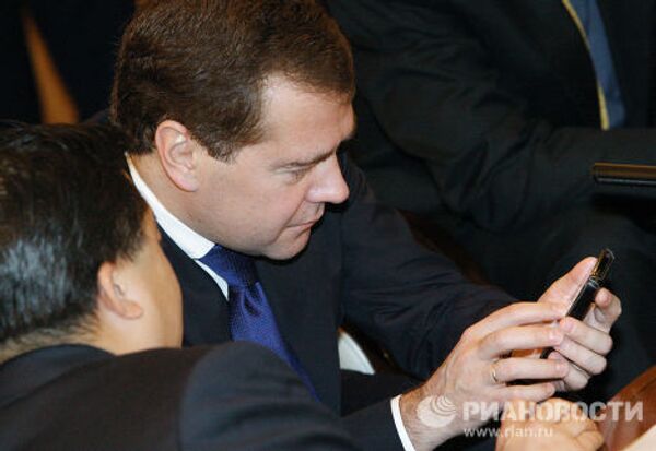Президент РФ Дмитрий Медведев ознакомился с достижениями Сингапура в области современных электронных средств коммуникации