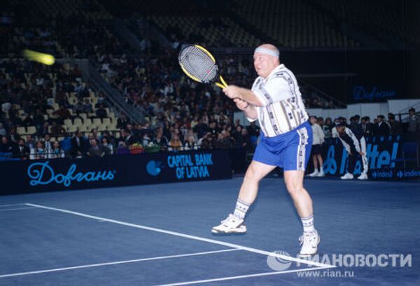 Юрий Лужков на традиционном турнире Кубок Кремля-96 в Олимпийском