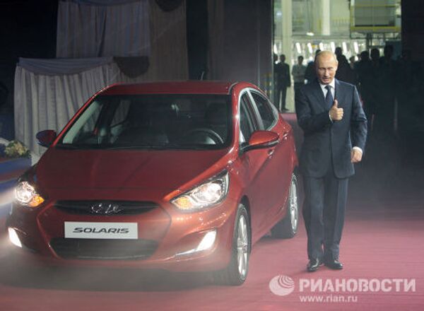 Премьер-министр РФ Владимир Путин на открытии автомобильного завода в Санкт-Петербурге