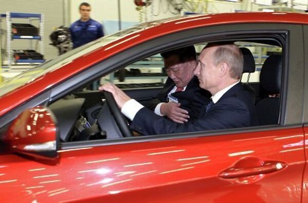 Премьер-министр РФ Владимир Путин на открытие автомобильного завода в Санкт-Петербурге