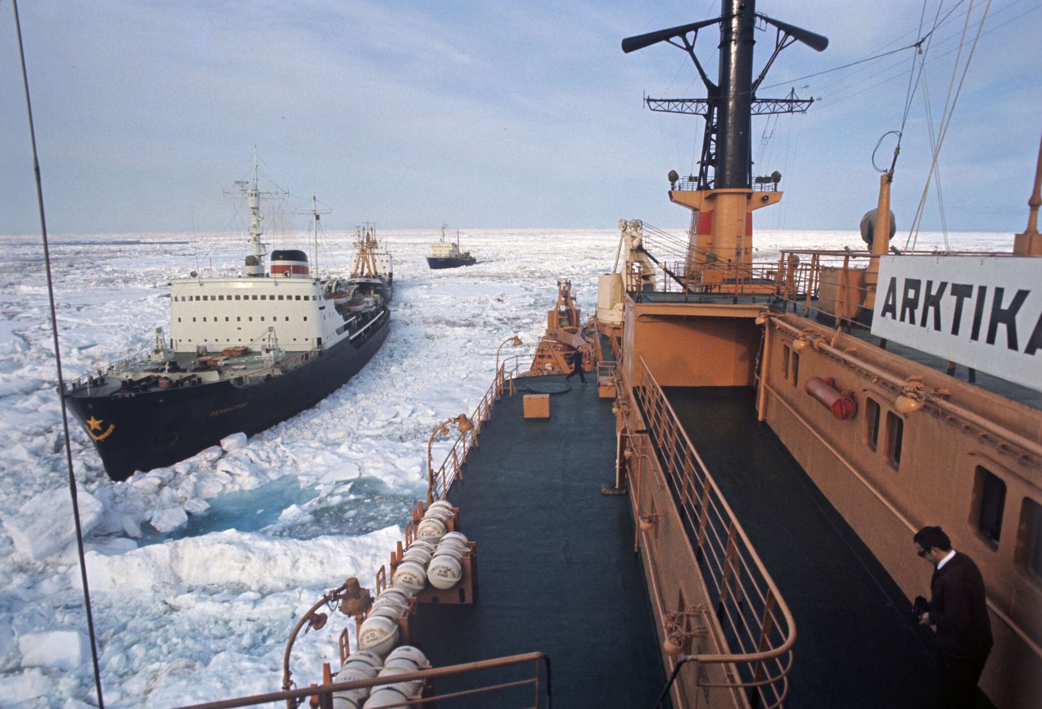 Северный караван. Северный морской путь Караван судов. Ледокол Дудинка. Северный морской путь ледоколы. Арктика Севморпуть.