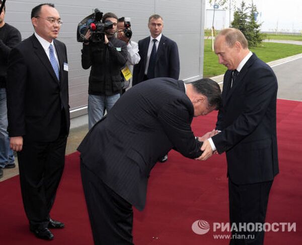 Премьер-министр РФ Владимир Путин на открытии автомобильного завода в Санкт-Петербурге