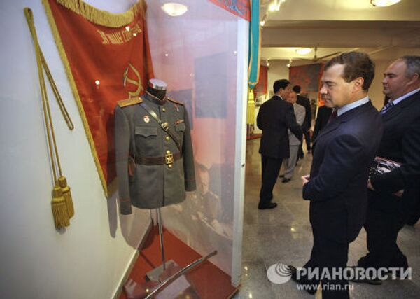 Президент РФ Д.Медведев на встрече с китайскими ветеранами Второй мировой войны