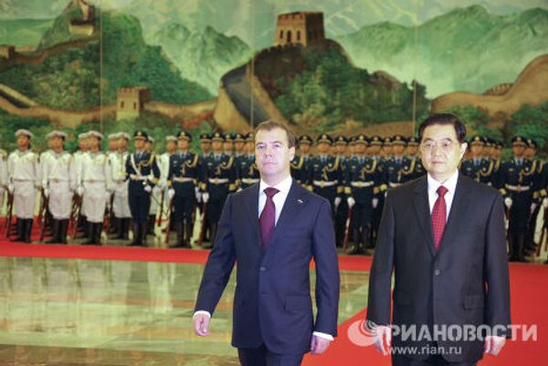 Официальная церемония встречи Дмитрия Медведева у Дома народных собраний в Пекине