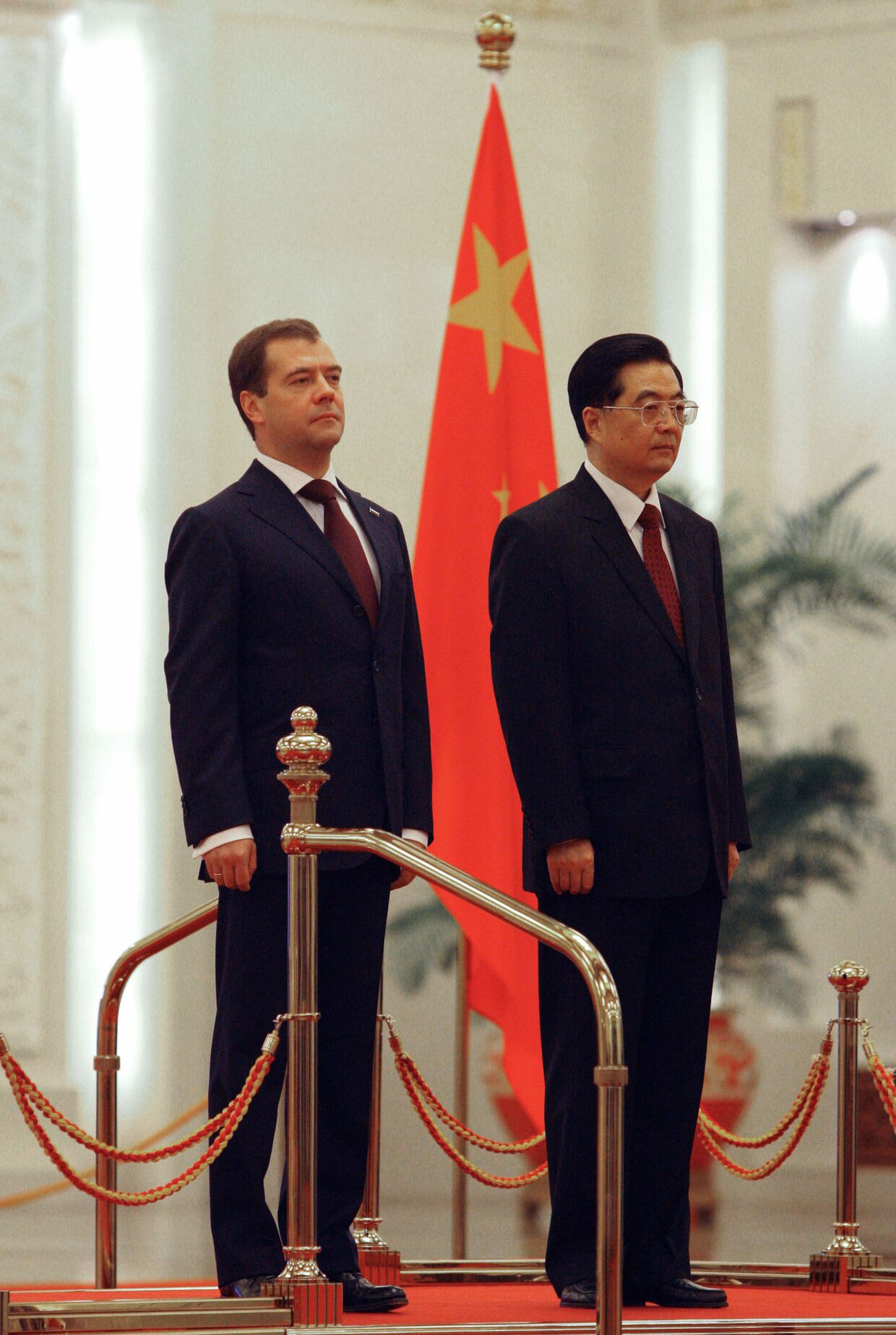 Официальная церемония встречи Дмитрия Медведева у Дома народных собраний в Пекине