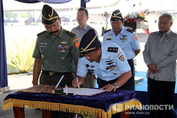 Церемония передачи Индонезии трех последних истребителей Су