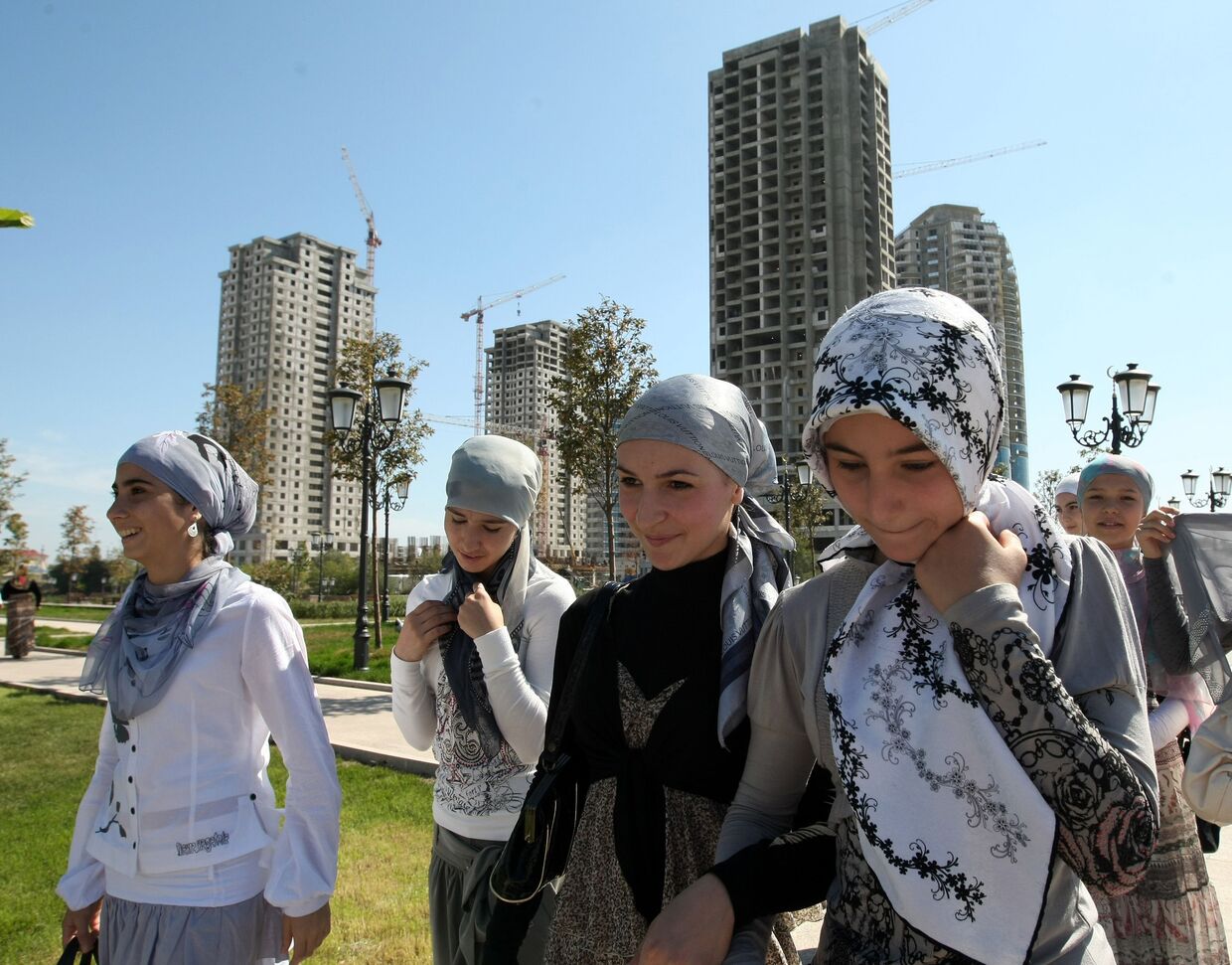 Акция Как должна одеваться чеченская женщина в Грозном