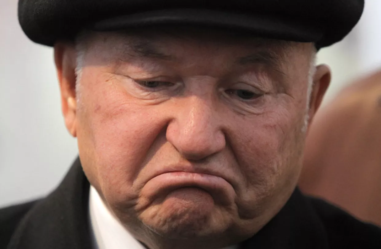 Юрий Лужков уволен с поста мэра Москвы 