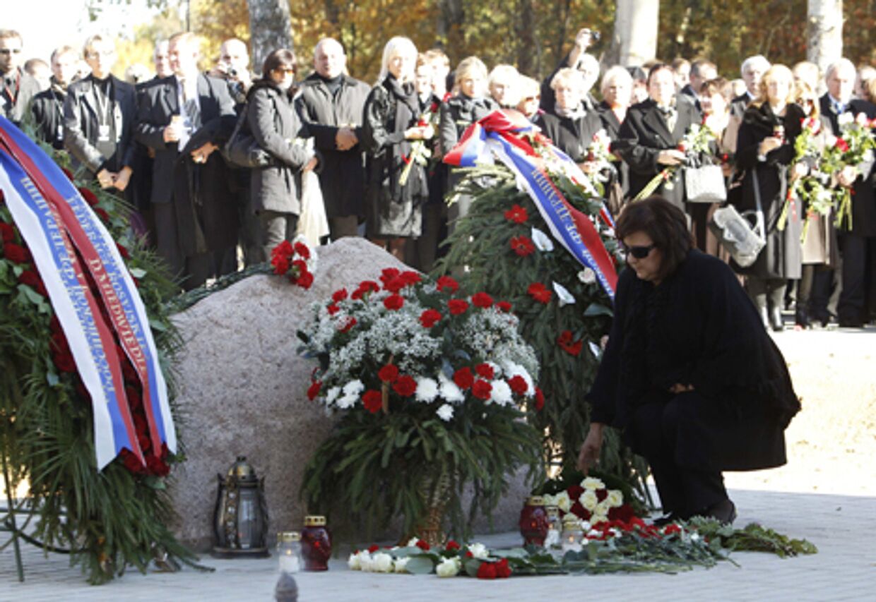 Анна Комаровская посетила мемориал в Катыни