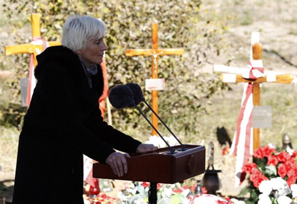 Эва Коморовская посетила мемориал в Катыни