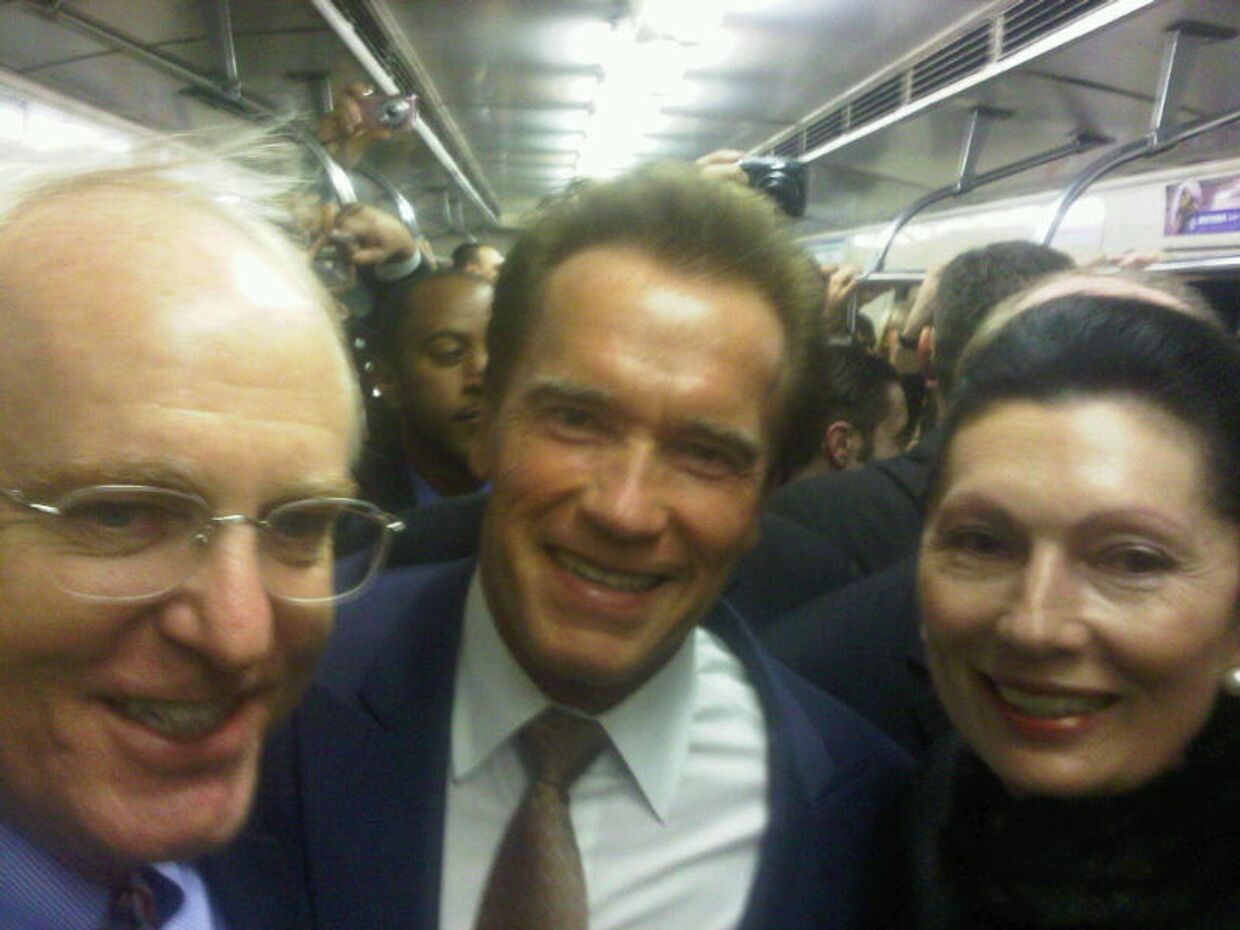 Арнольд Шварценеггер с послами США и Австрии в московском метро