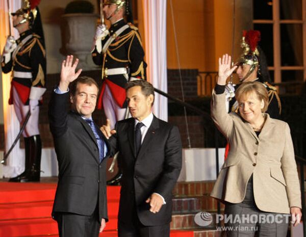 Официальная церемония встречи лидеров России, Франции и Германии