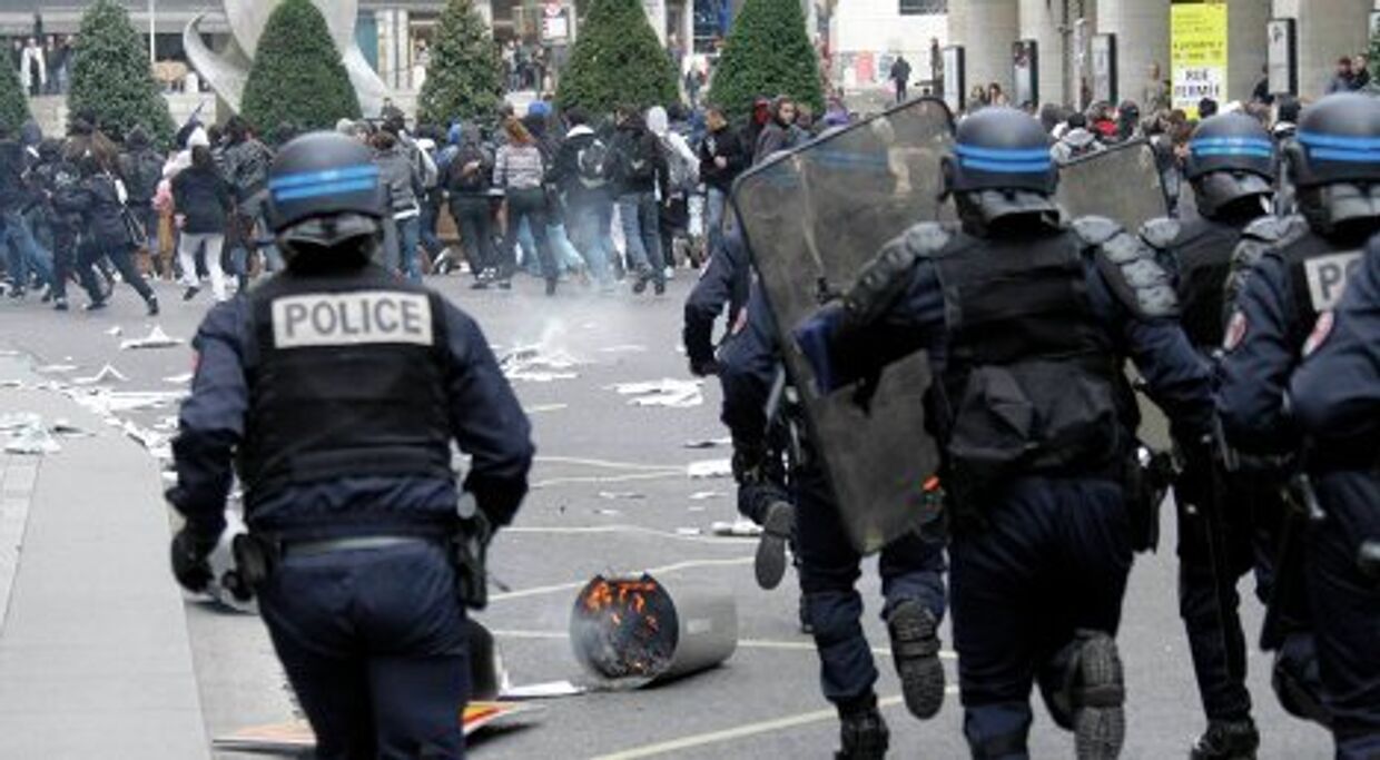Забастовки во Франции в знак протеста против пенсионной реформы