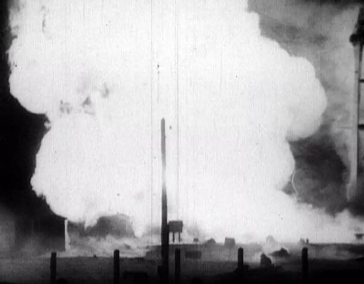 Взрыв ракеты Р-16 на космодроме Байконур, 24 октября 1960 г. Взрыв ракеты Р-16 на космодроме Байконур, 24 октября 1960 г.