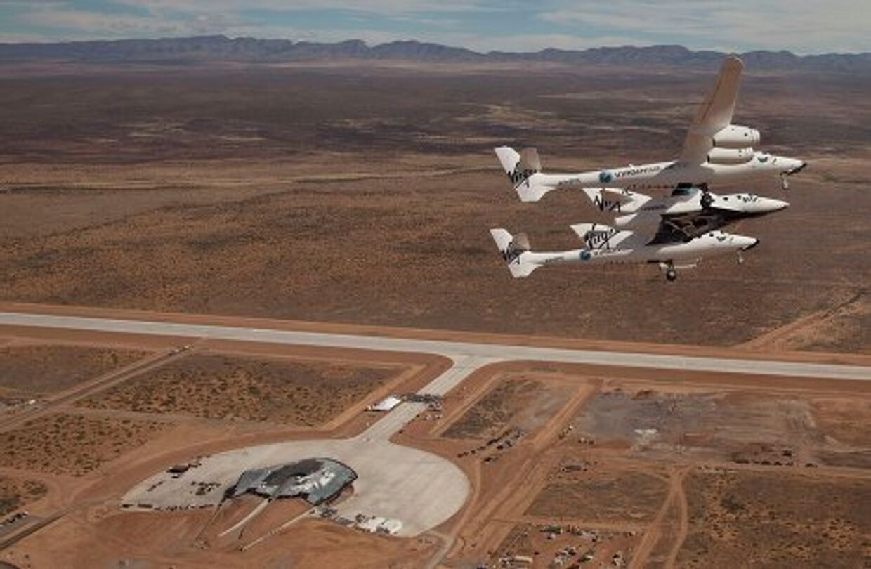 Торжественное открытие взлетно-посадочной полосы первого в мире аэропорта для космического туризма состоялось в американском штате Нью-Мексико