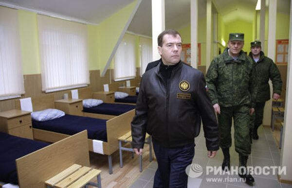 Президент РФ Д.Медведев посетил Центр переподготовки и повышения квалификации стрелков под Солнечногорском