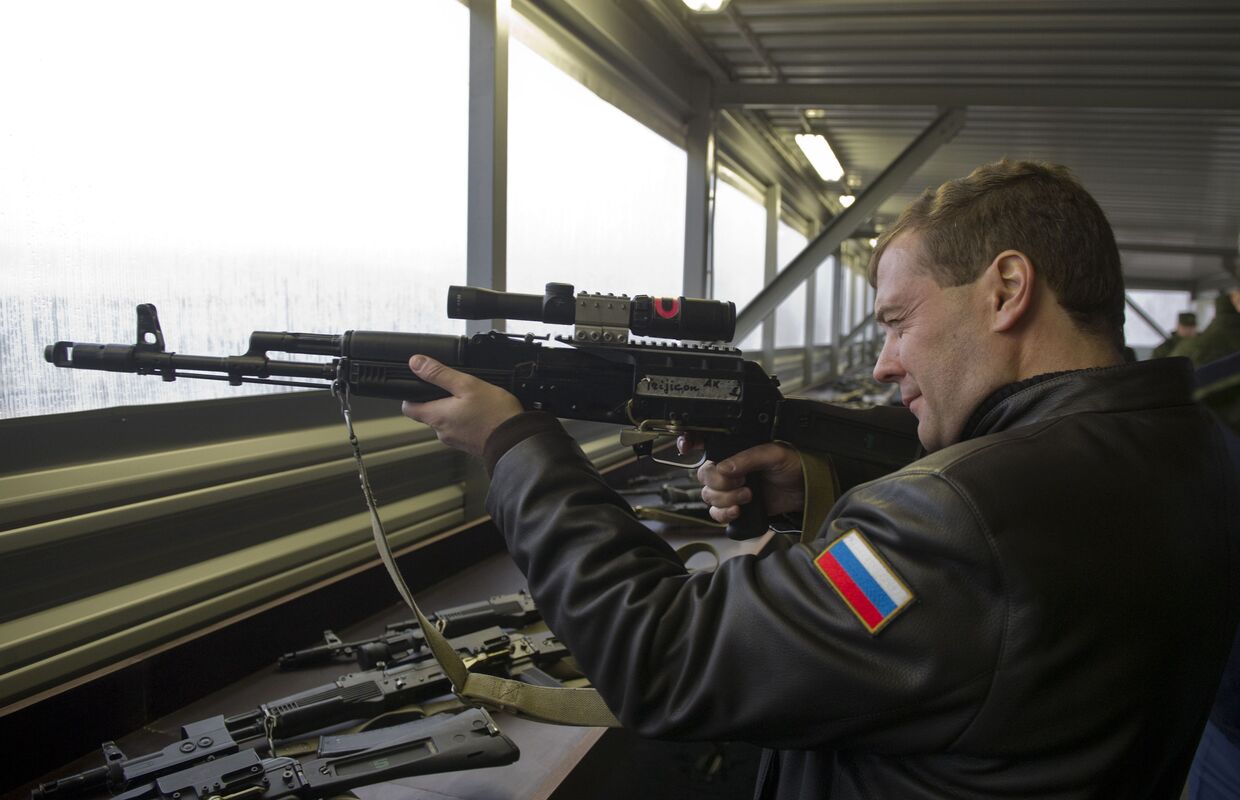 Президент РФ Д.Медведев посетил Центр переподготовки и повышения квалификации стрелков под Солнечногорском