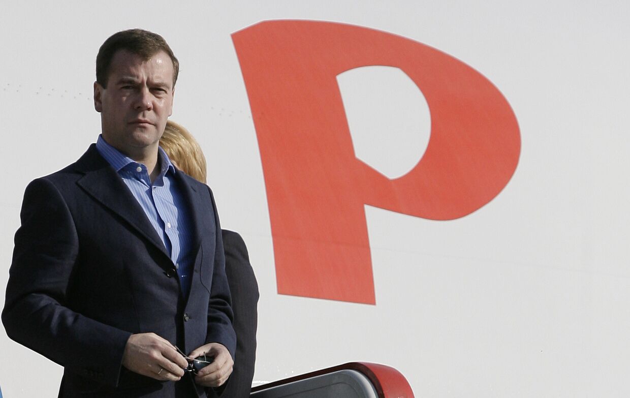 Президент РФ Дмитрий Медведев прибыл в Ростов-на-Дону для участия в саммите Россия - ЕС