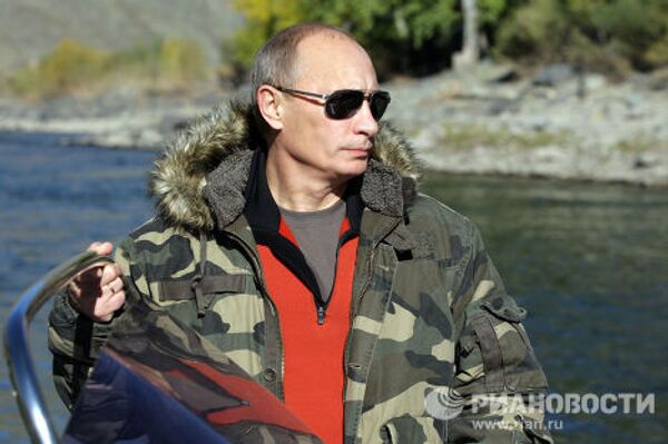 Премьер-министр РФ Владимир Путин во время экспедиции в Убсунурскую котловину