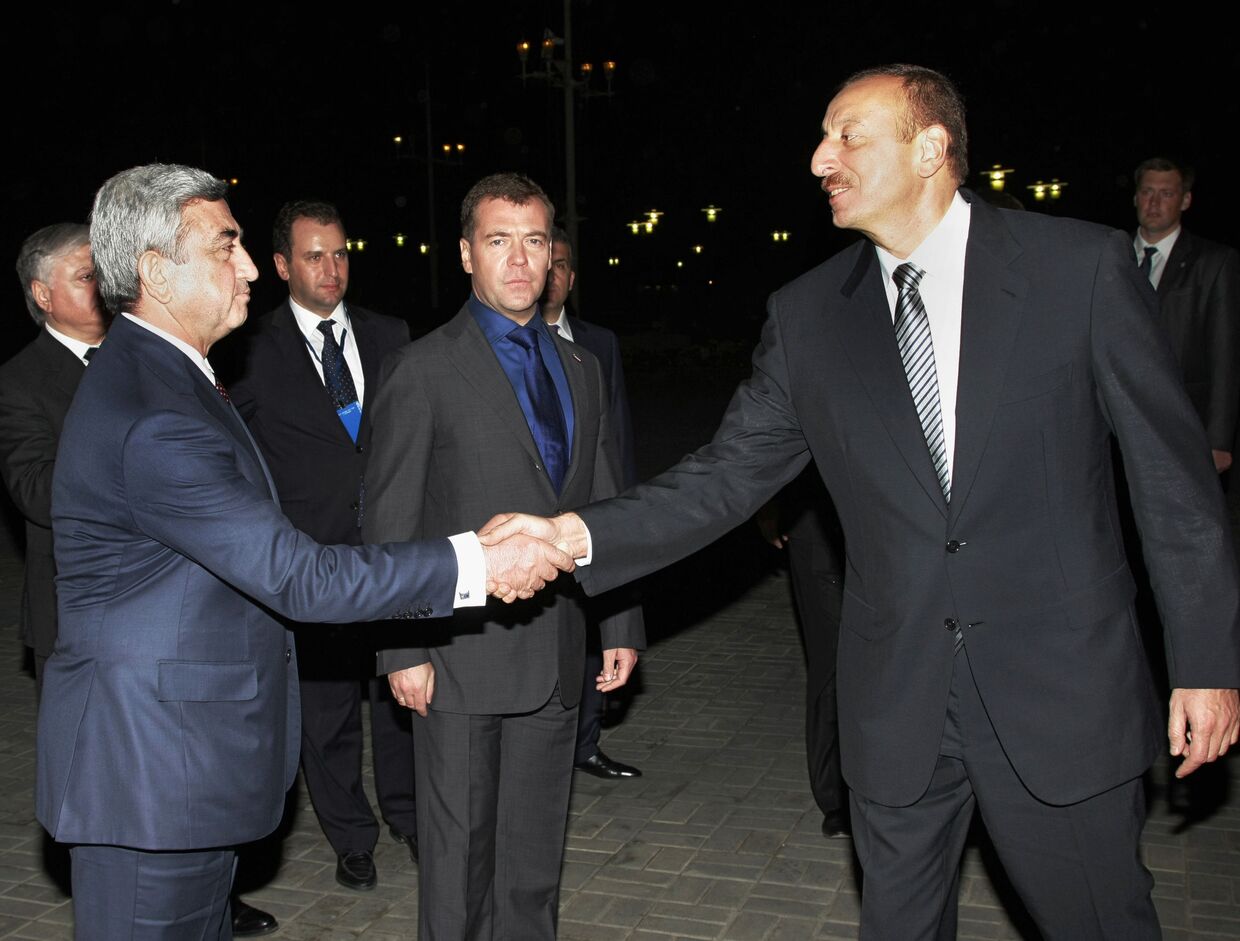 Президенты России, Армении и Азербайджана Д.Медведев, С.Саргсян и И.Алиев провели трехстороннюю встречу в Астрахани