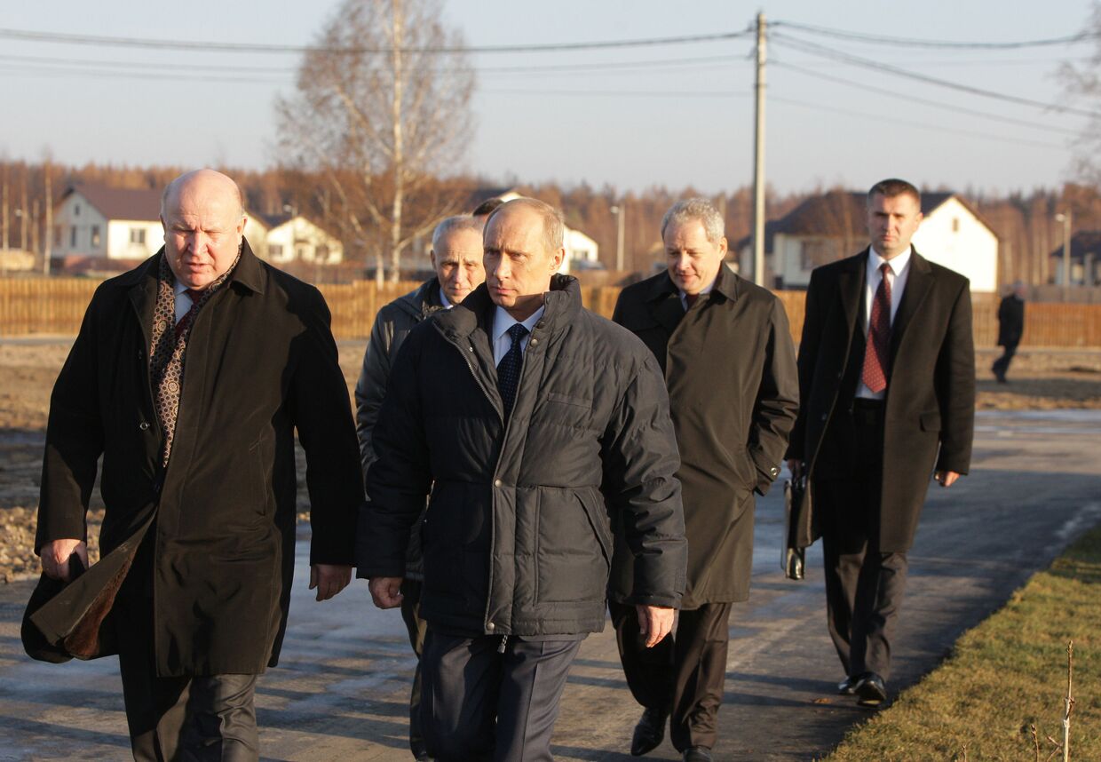 Премьер-министр РФ Владимир Путин посетил деревню Верхняя Верея
