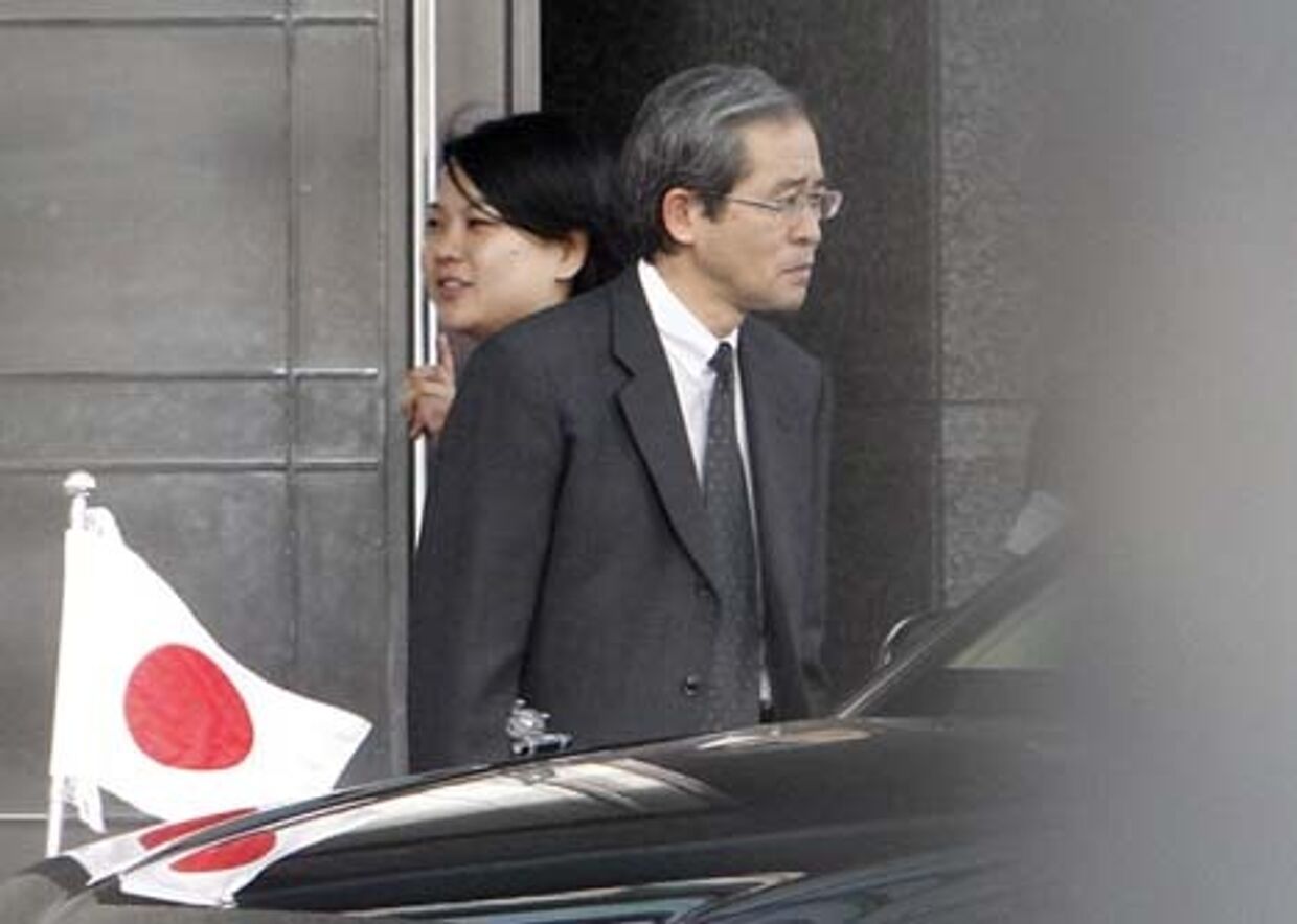 Япония отзывает своего посла в Москве из-за спора по поводу островов
