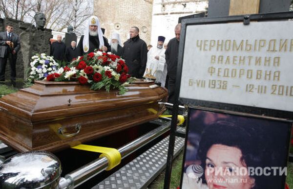 Патриарх Московский и Всея Руси Кирилл на похоронах Виктора Черномырдина