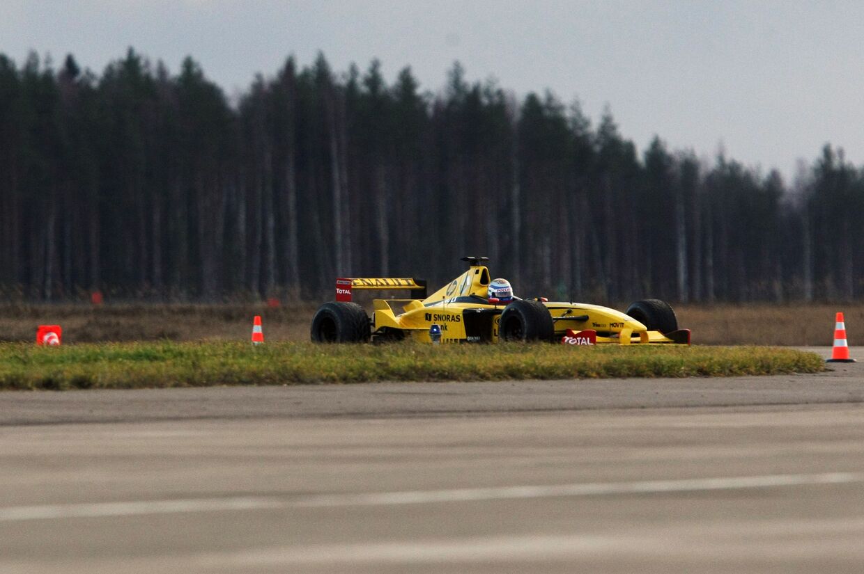 Премьер-министр РФ Владимир Путин попробовал себя в роли пилота Формулы-1