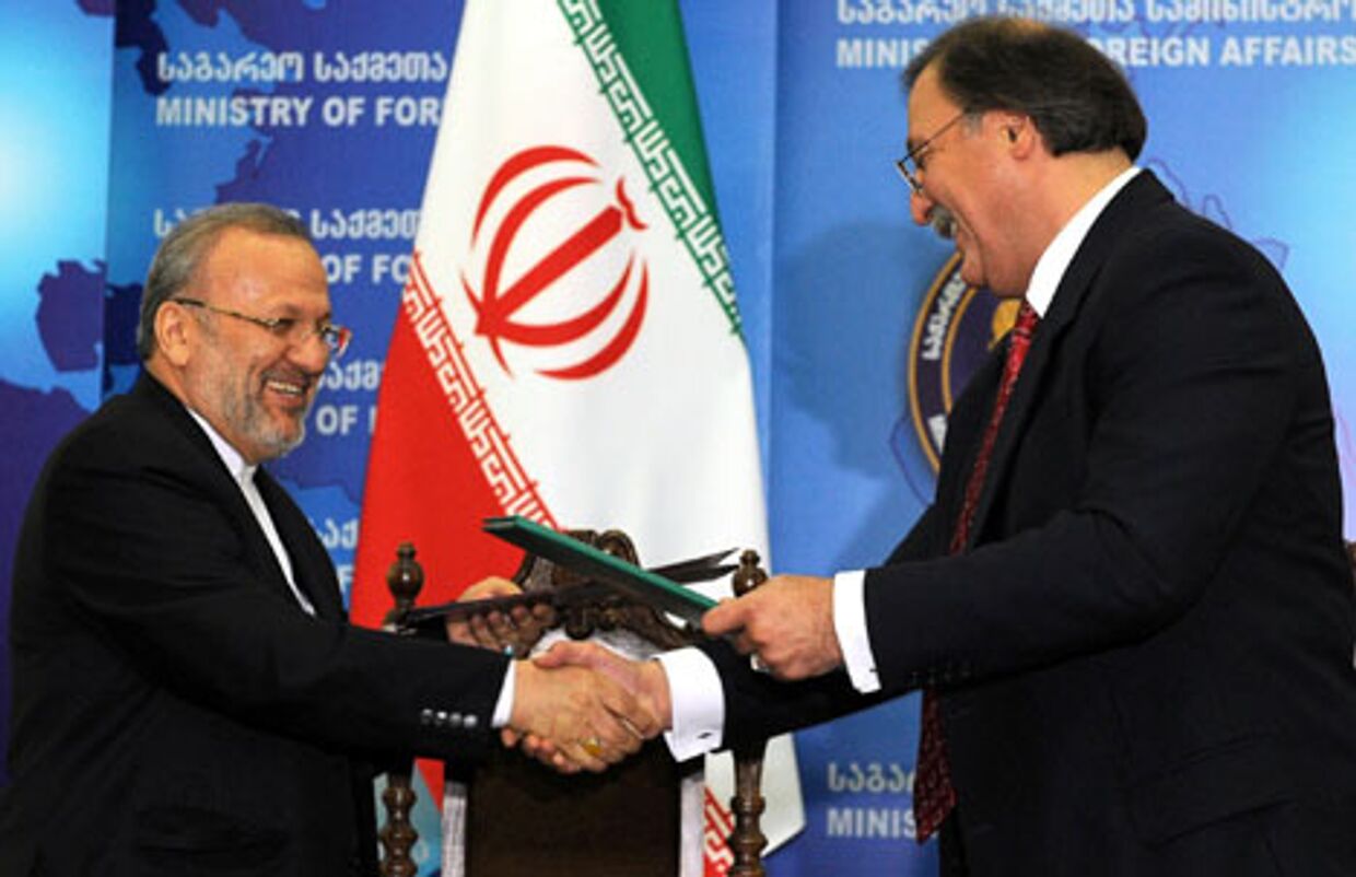 Главы МИД Грузии и Ирана подписали соглашение о безвизовом режиме