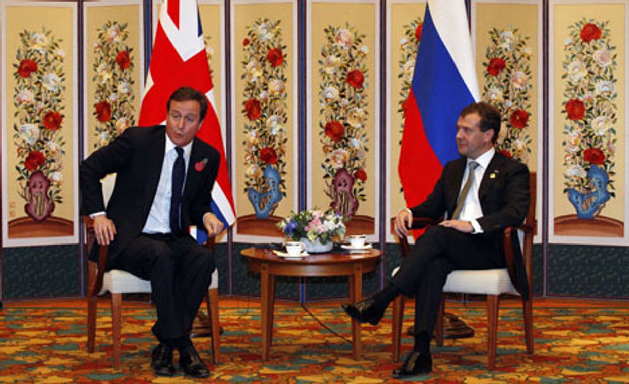 Дэвид Кэмерон принял приглашение российского президента Дмитрия Медведева и в следующем году станет первым британским премьер-министром, который посетит Россию с 2005 года