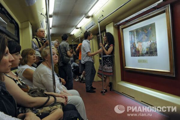 Церемония пуска поезда Акварель с новой экспозицией