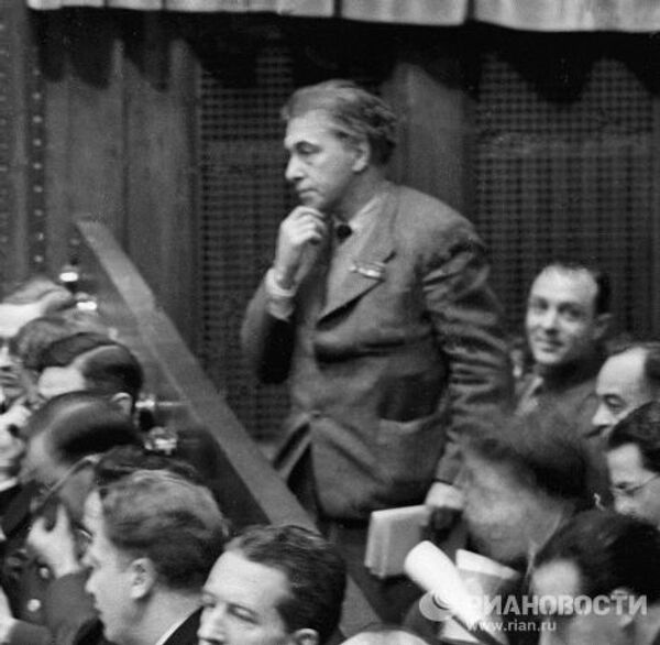 Илья Эренбург в зале заседаний МВТ на Нюрнбергском процессе