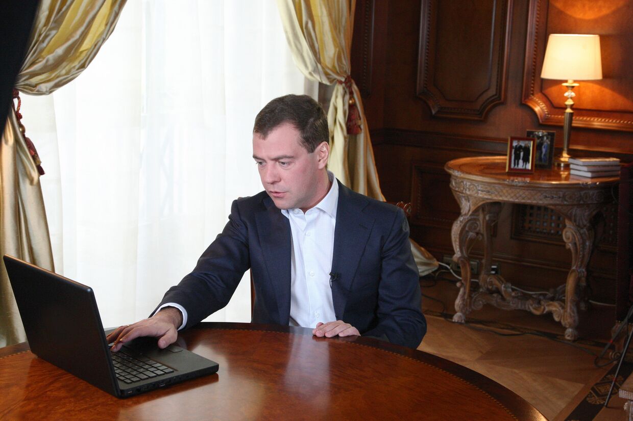 Президент России Дмитрий Медведев в подмосковной резиденции Горки
