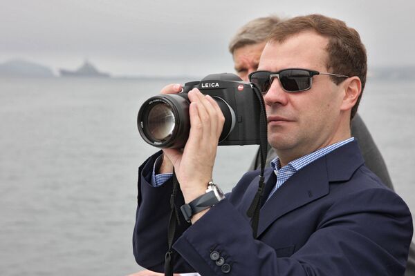 Президент РФ Д.Медведев осмотрел объекты, строящиеся к саммиту АТЭС