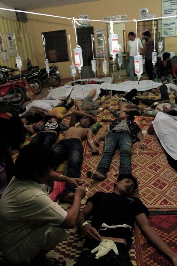 в результате давки на мосту во время проведения традиционного Водного фестиваля в Пномпене погибли 349 человек