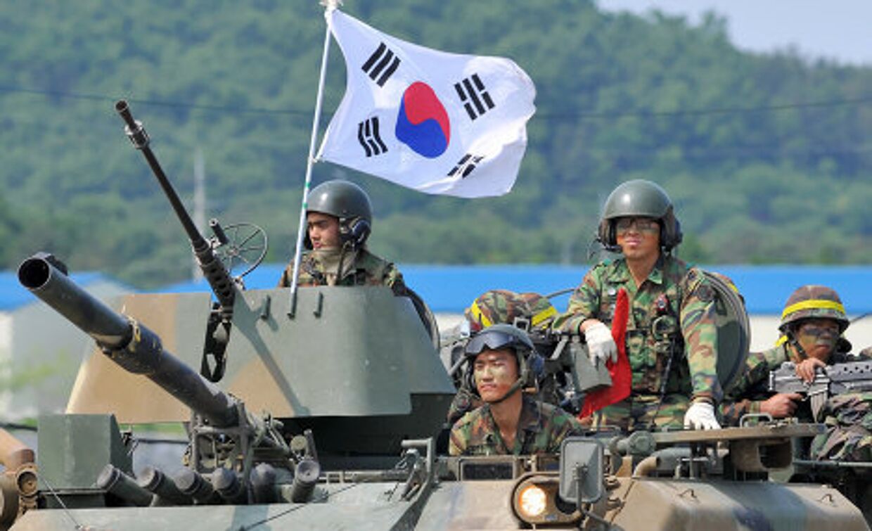 южнокорейскине войска в городе Пхаджу, расположенном на границе с КНДР