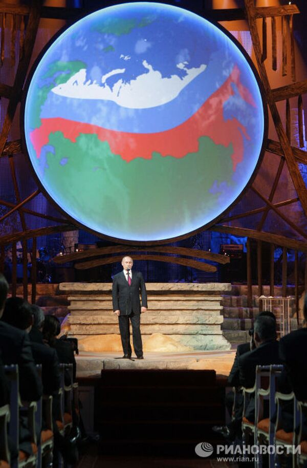 Премьер-министр РФ Владимир Путин на концерте, посвященном Международному форуму
