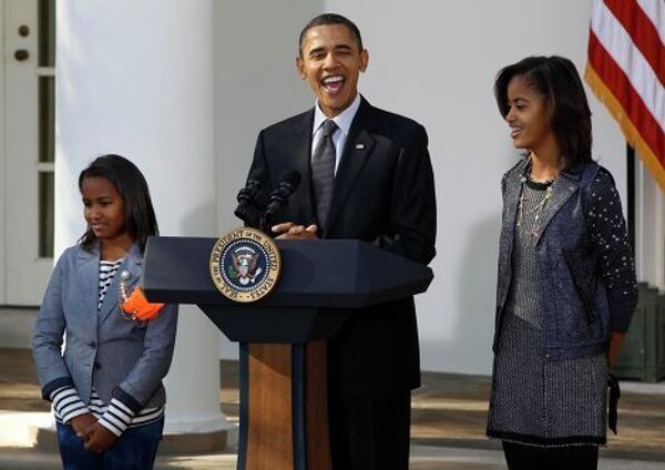 День Благодарения в США Президент США Барак Обама в соответствии с принятой на День благодарения традицией помиловал двух индеек