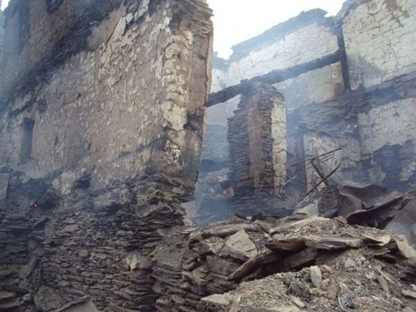 Крупный пожар в дагестанском поселке Цибари