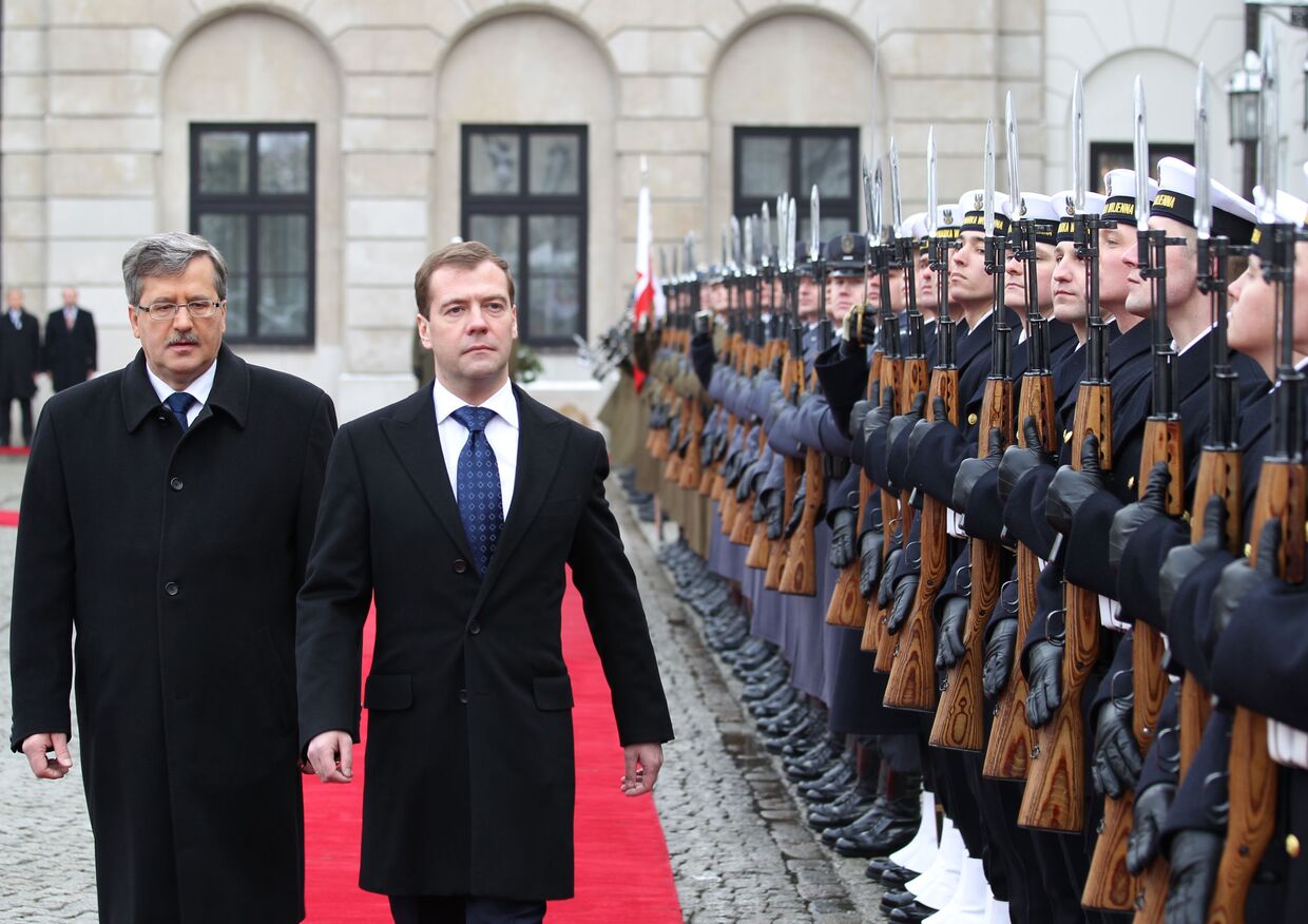Президент РФ Д.Медведев на церемонии встречи президентом Польши в Варшаве