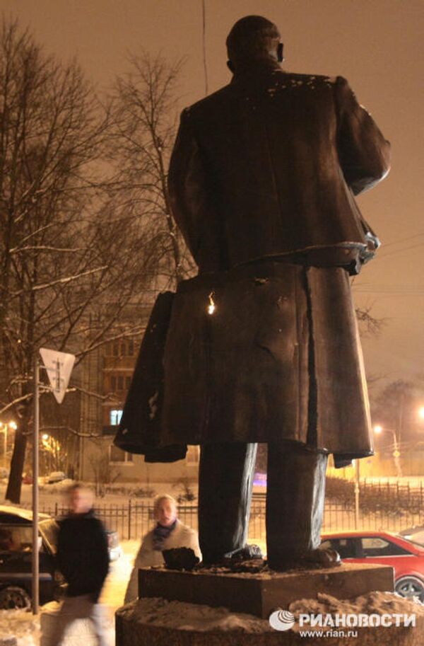 Памятник Ленину подорван в пригороде Санкт-Петербурга